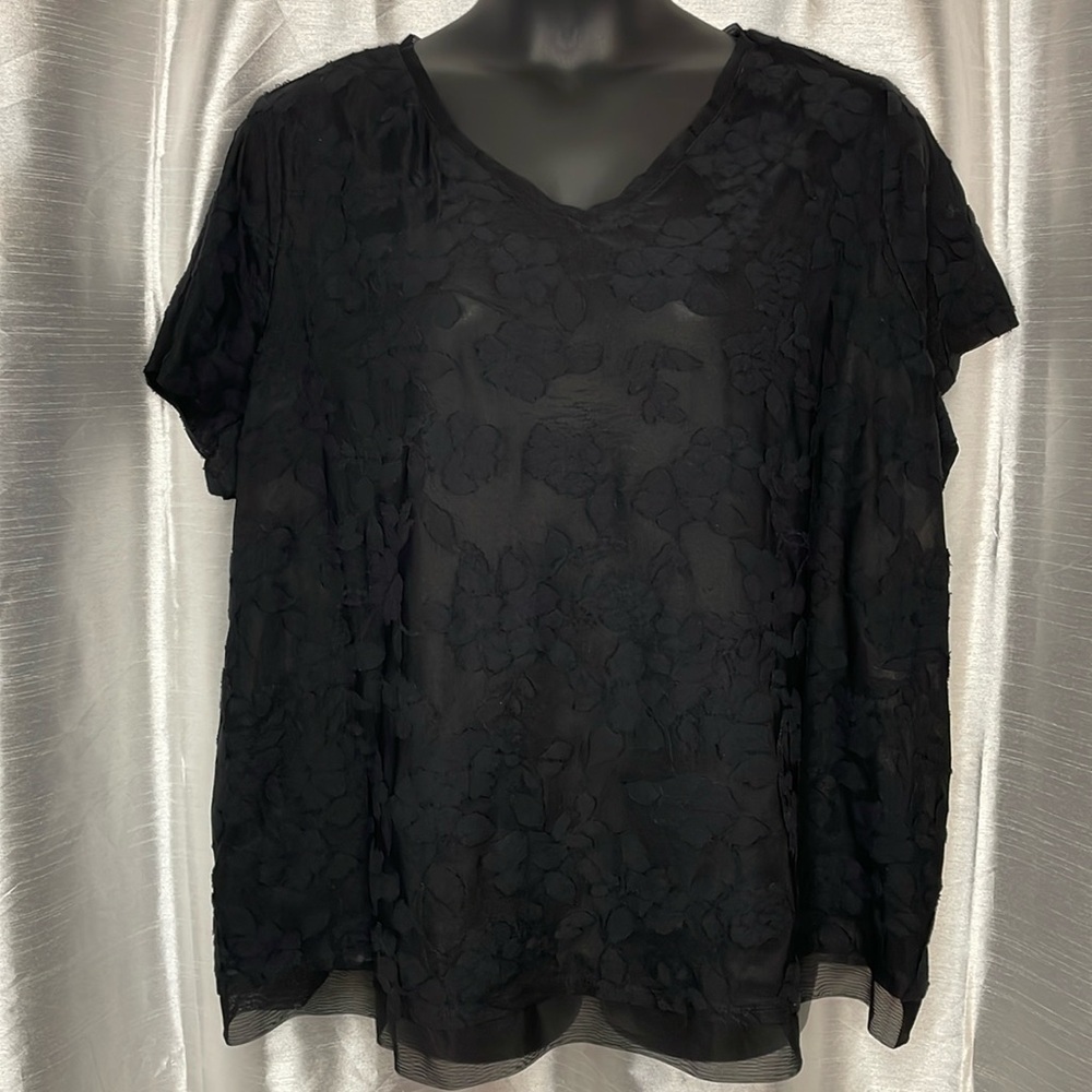 EVRI Women’s 3X Black Semi Sheer Textured Floral V Neck Short Sleeve Top
